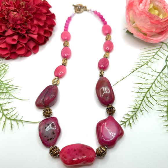 NEW⚜️Pink Geode Gemstone Beaded Necklace - Main Image